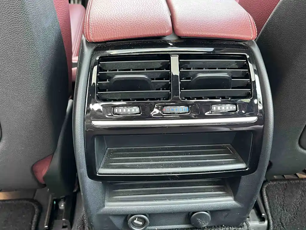 BMW 5 Series 2018 — фото 12
