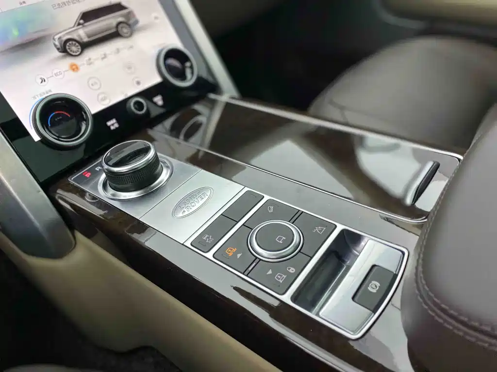 Land Rover Range Rover 2021 — фото 18