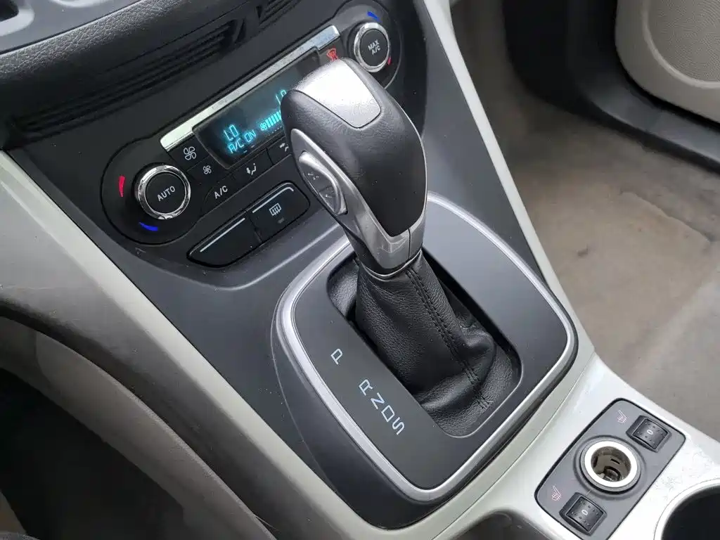 Ford Kuga 2014 — фото 13