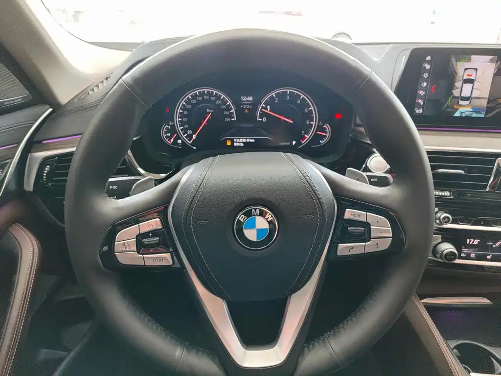 BMW 5 Series 2018 — фото 11