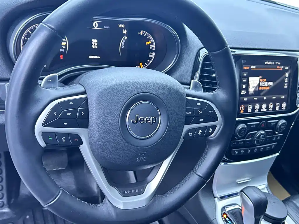 Jeep Grand Cherokee 2023 — фото 13
