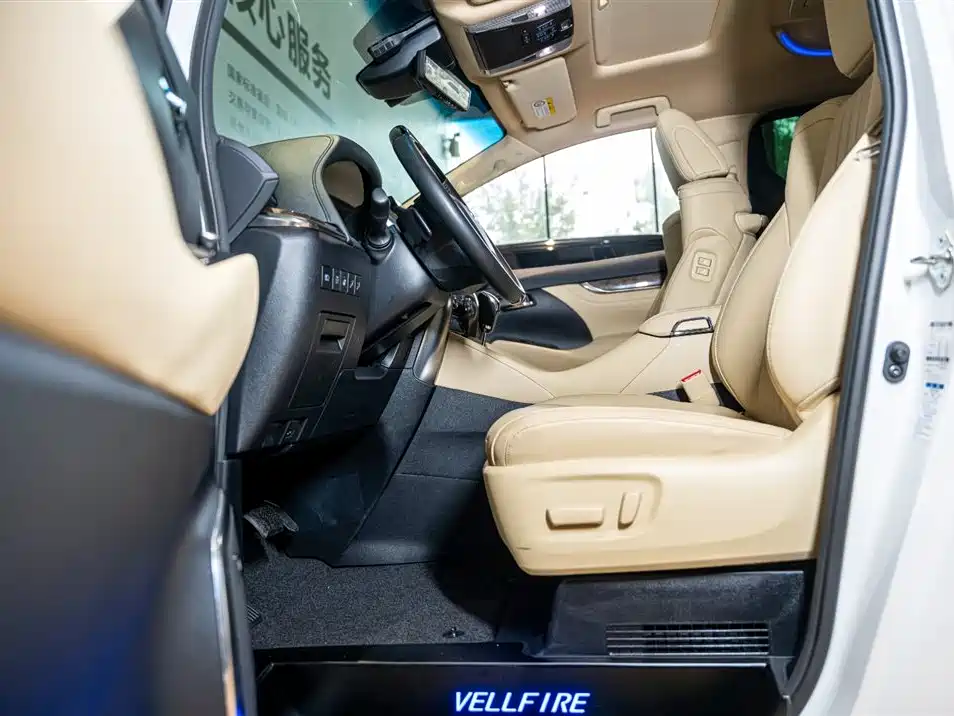 Toyota Vellfire 2023 — фото 7