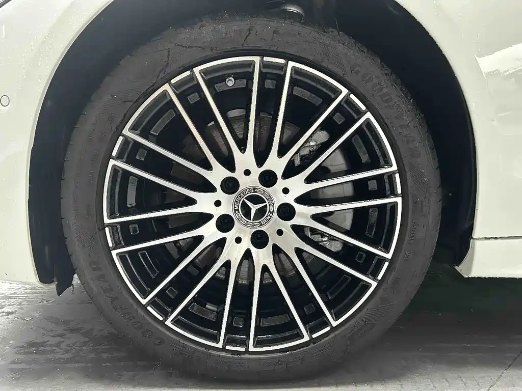 Mercedes-Benz C-Class 2023 — фото 10