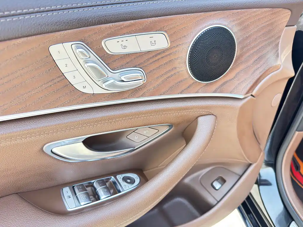 Mercedes-Benz E-Class 2019 — фото 12