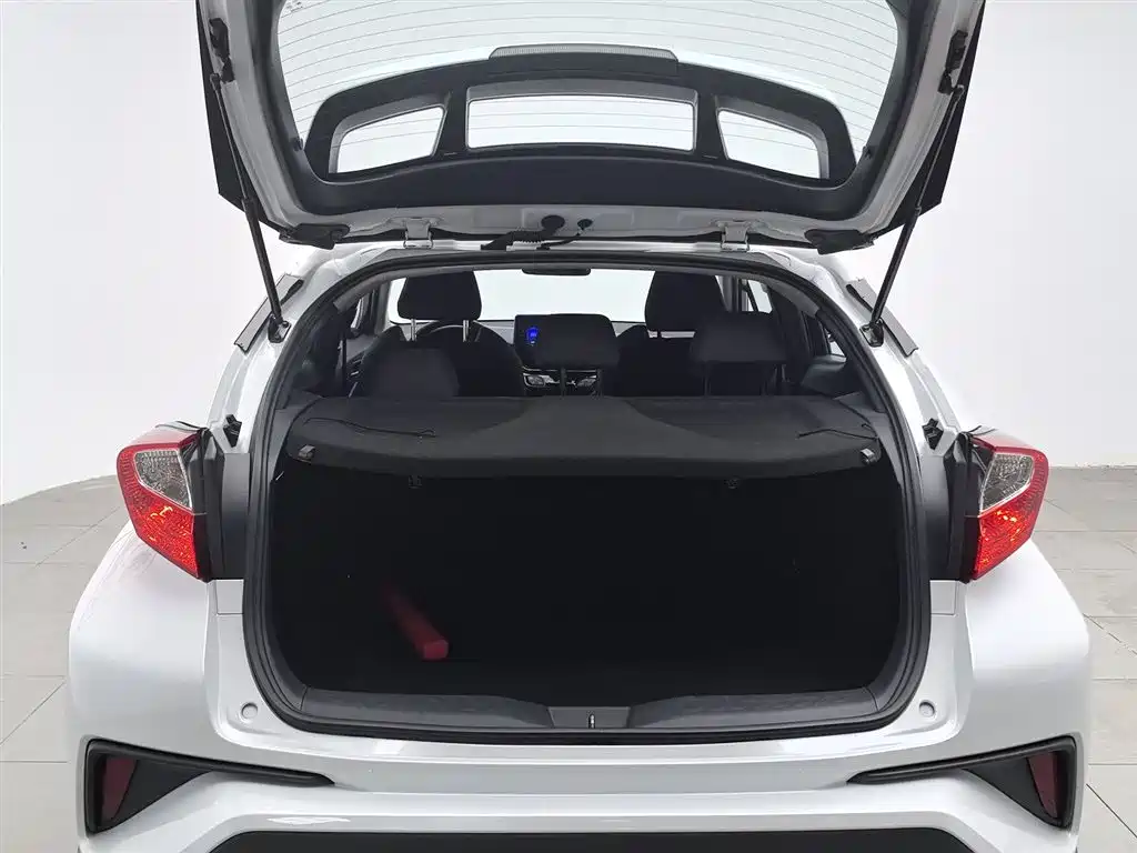 Toyota C-HR 2022 — фото 16