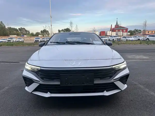 Hyundai Elantra 2023