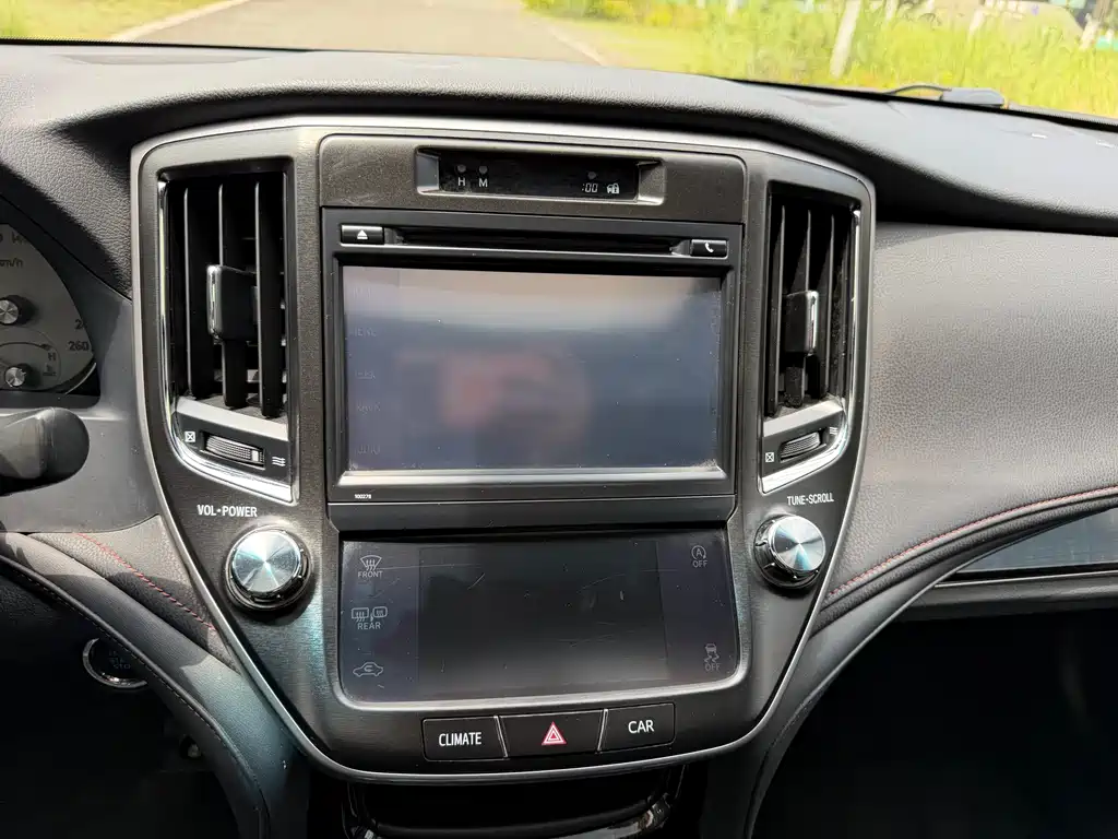 Toyota Crown 2017 — фото 16