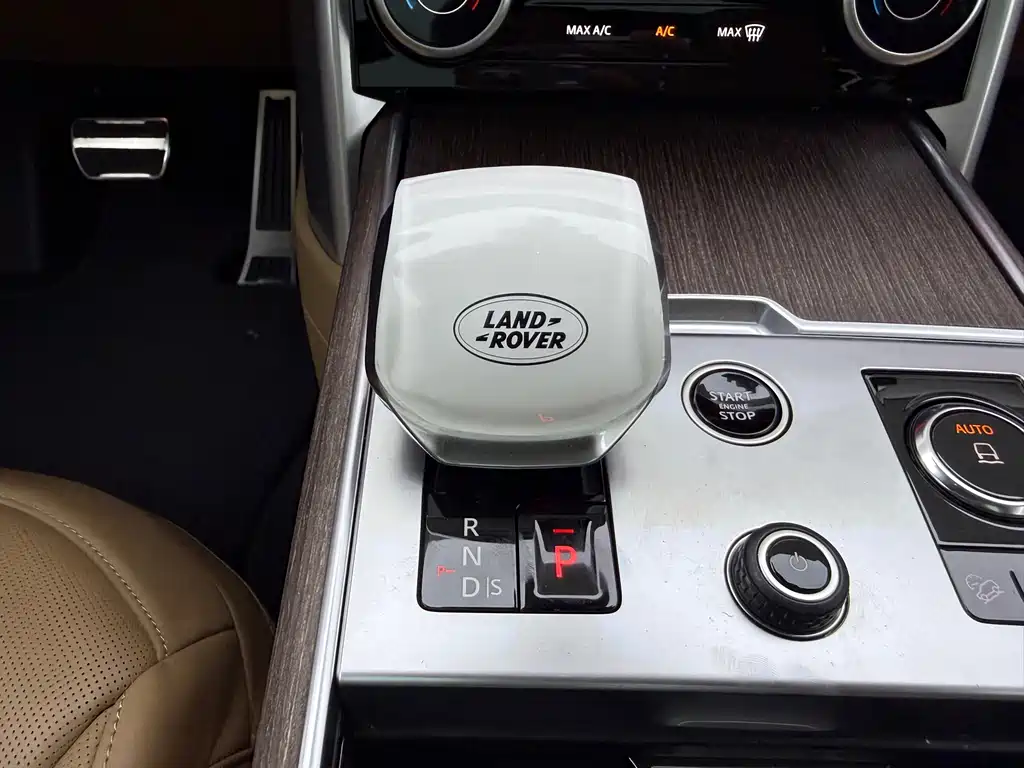 Land Rover Range Rover 2023 — фото 11