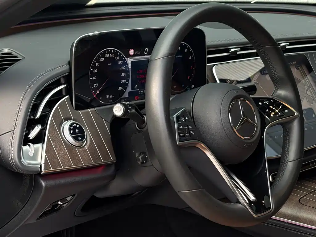 Mercedes-Benz E-Class 2024 — фото 18