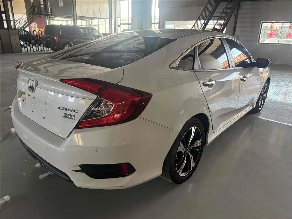 Honda Civic 2018 — фото 5