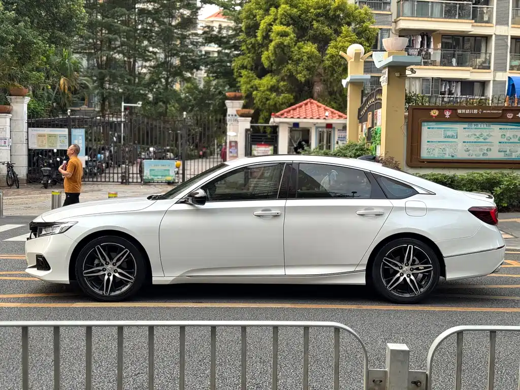 Honda Accord 2022 — фото 16