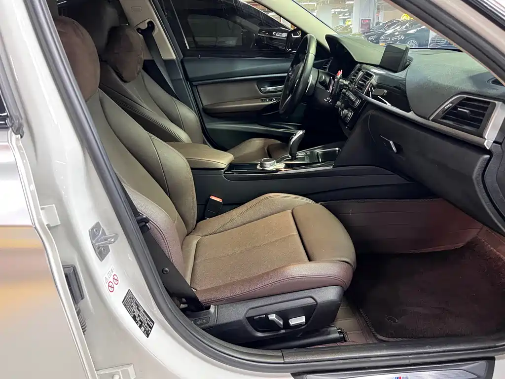 BMW 3 Series 2019 — фото 11
