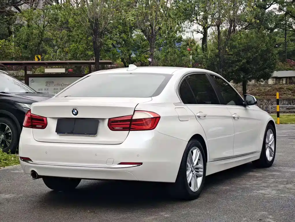 BMW 3 Series 2017 — фото 20