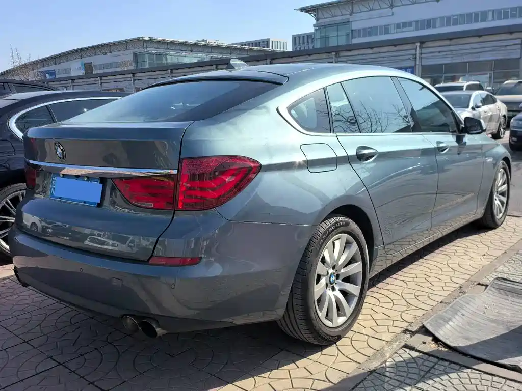 BMW 5 Series GT 2011 — фото 4