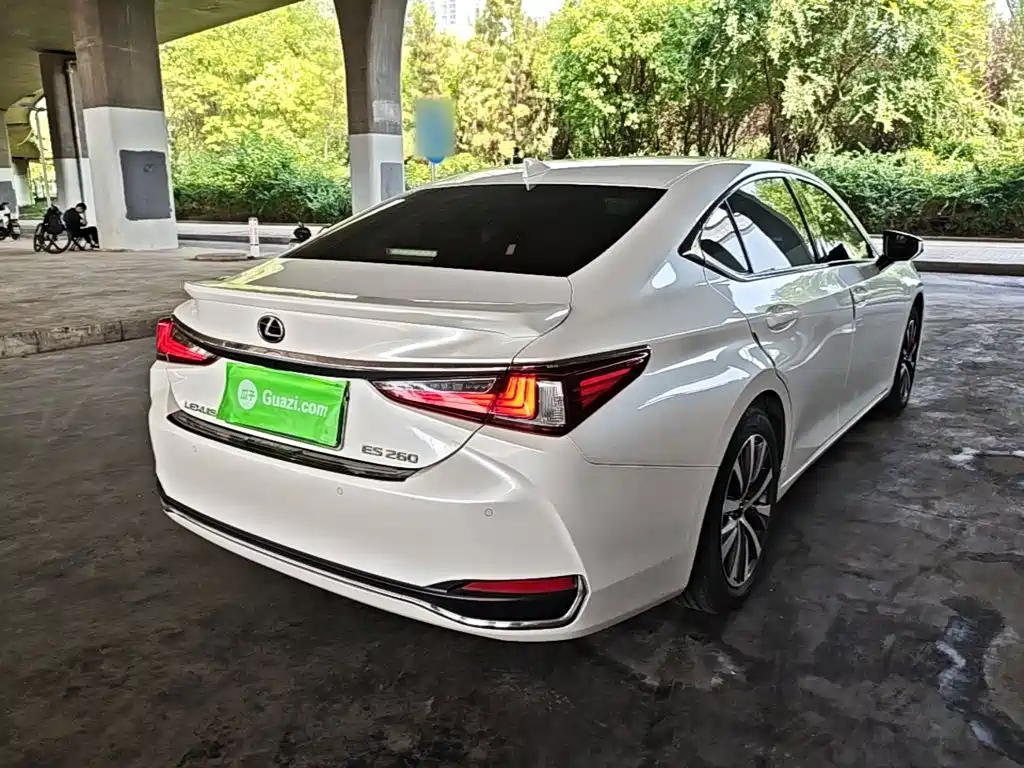 Lexus ES 2020 — фото 7
