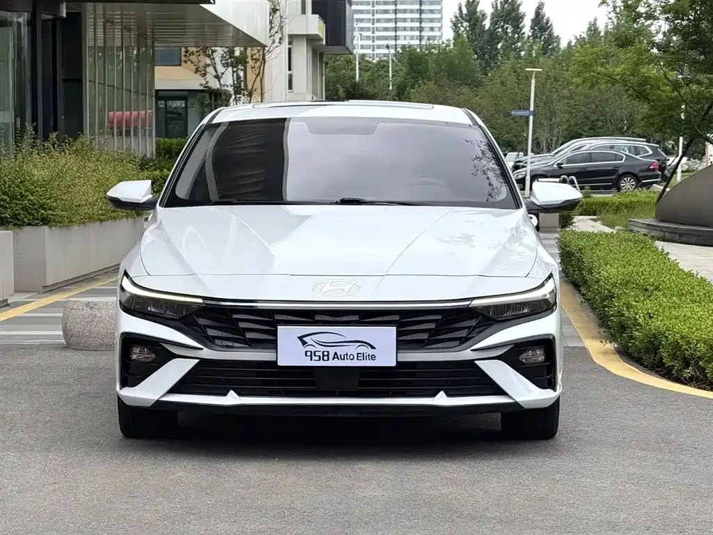 Hyundai Elantra 2023 — фото 2
