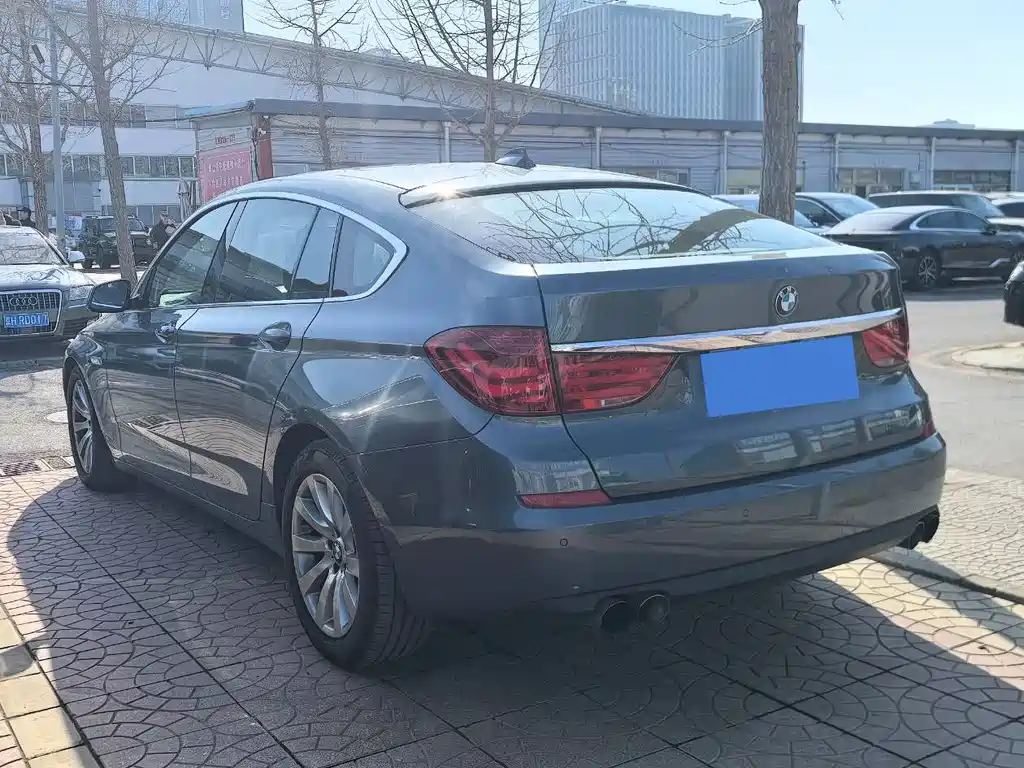 BMW 5 Series GT 2011 — фото 6