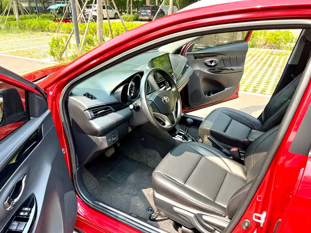 Toyota Yaris L 2021 — фото 8