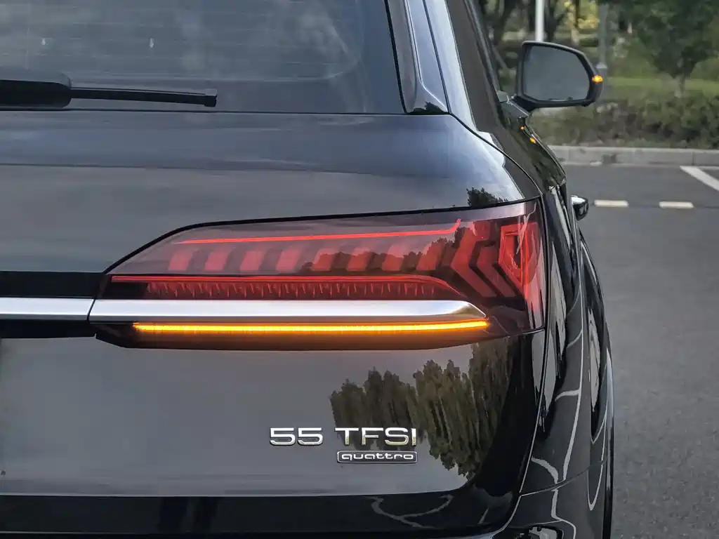 Audi Q7 2020 — фото 8