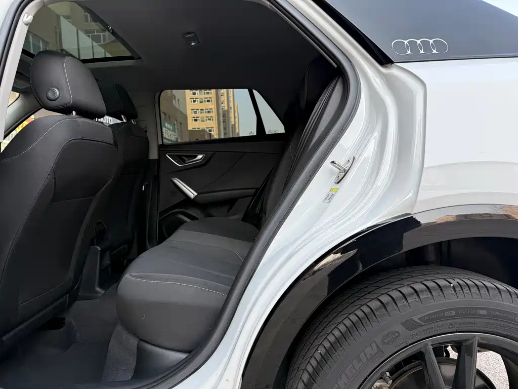 Audi Q2L 2020 — фото 13