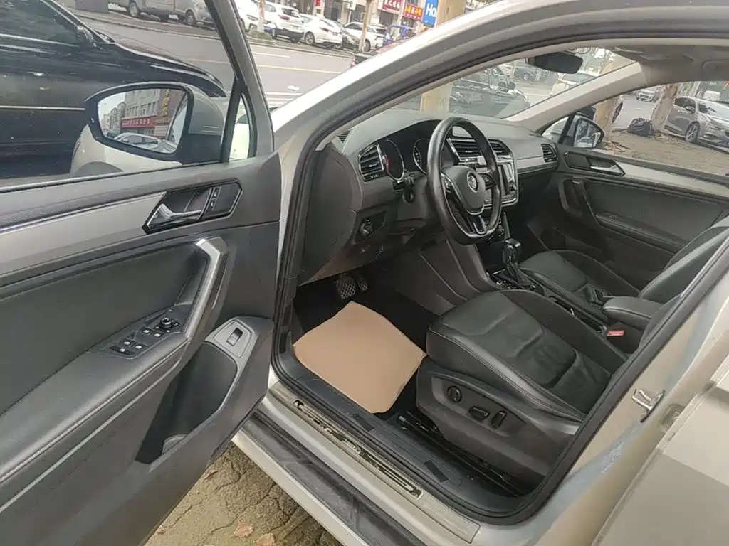 Volkswagen Tiguan L 2017 — фото 16