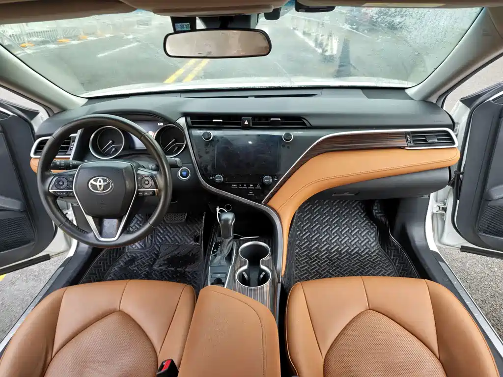 Toyota Camry 2020 — фото 9