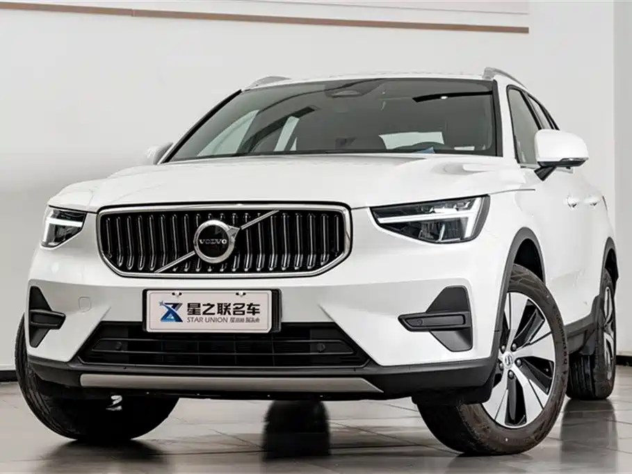 Volvo XC40 2025 — фото 3