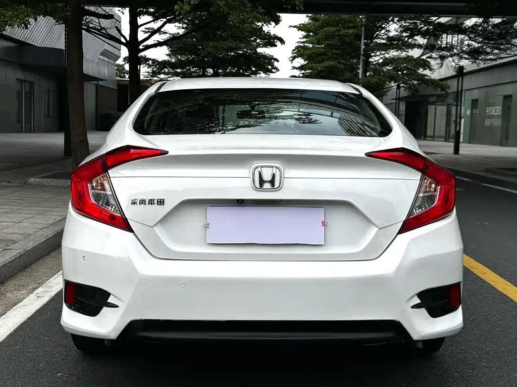 Honda Civic 2018 — фото 8