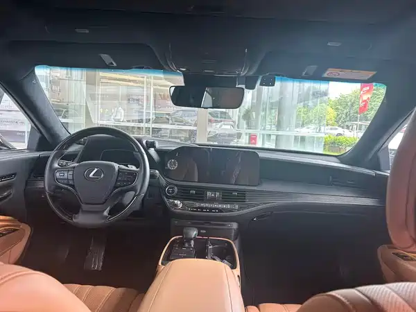 Lexus LS 2023