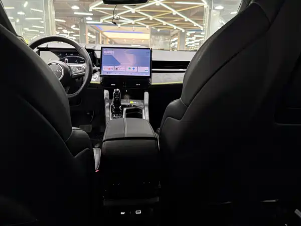Lynk & Co 03 2023