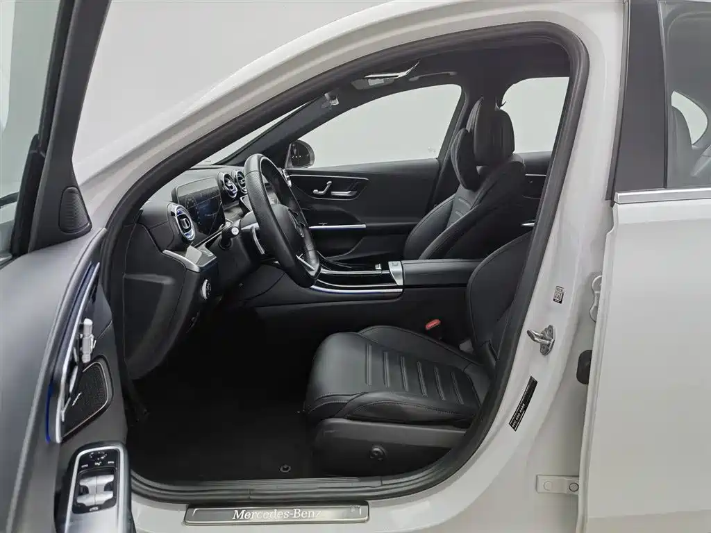 Mercedes-Benz C-Class 2023 — фото 10