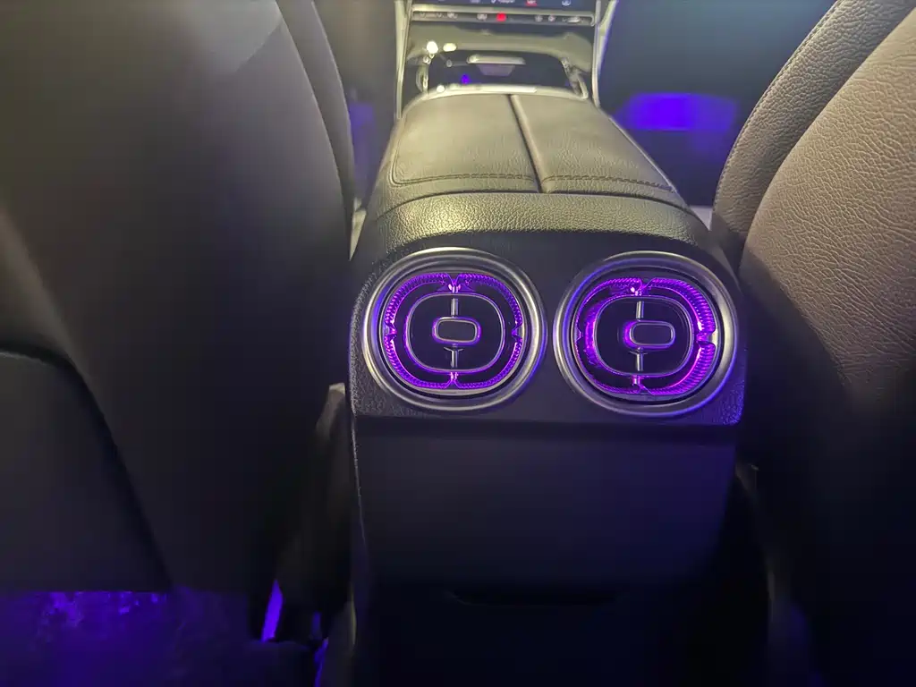 Mercedes-Benz C-Class 2023 — фото 11