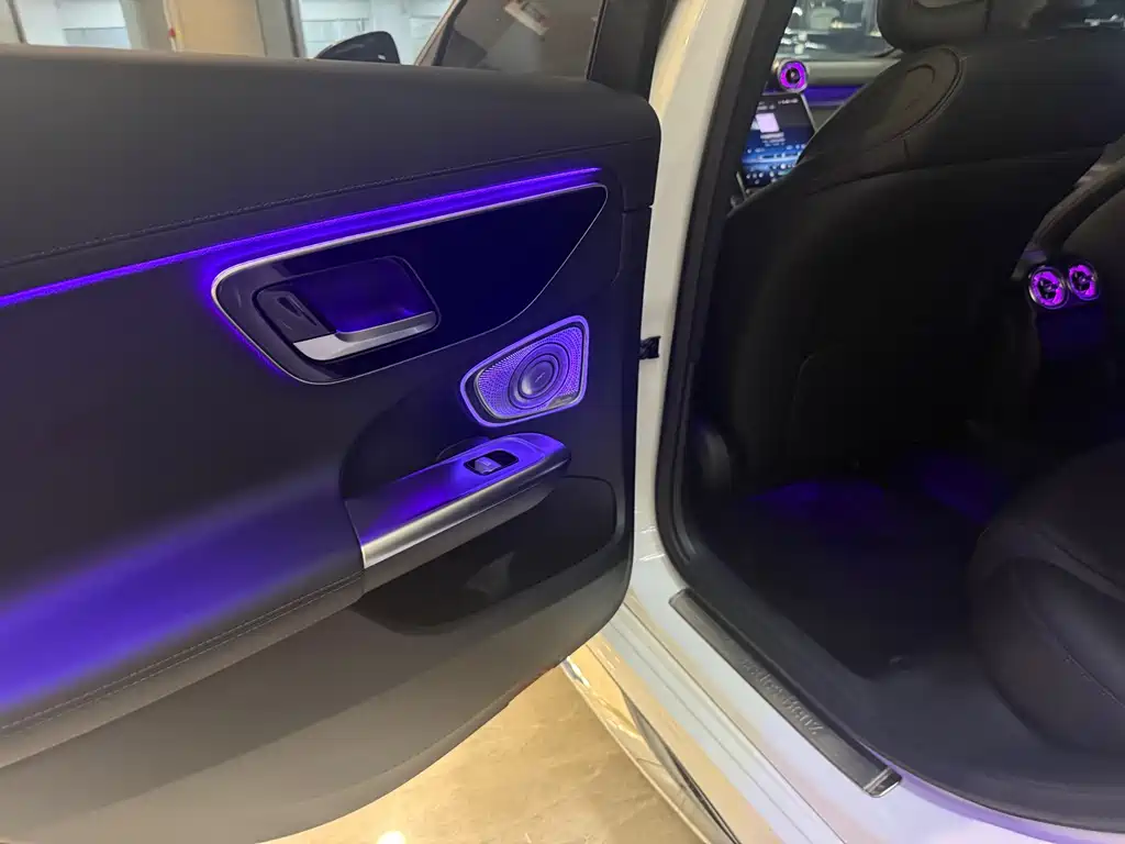 Mercedes-Benz C-Class 2023 — фото 14