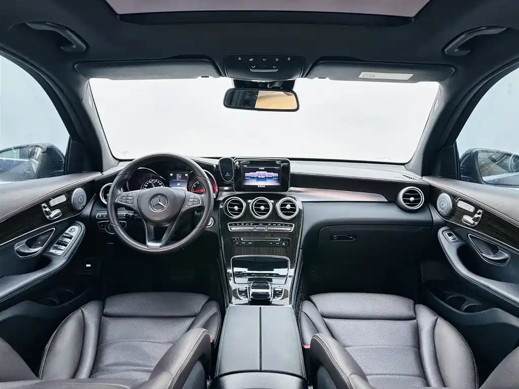 Mercedes-Benz GLC 2017 — фото 15