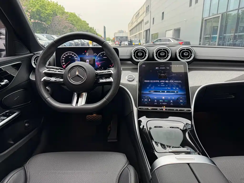 Mercedes-Benz C-Class 2024 — фото 9