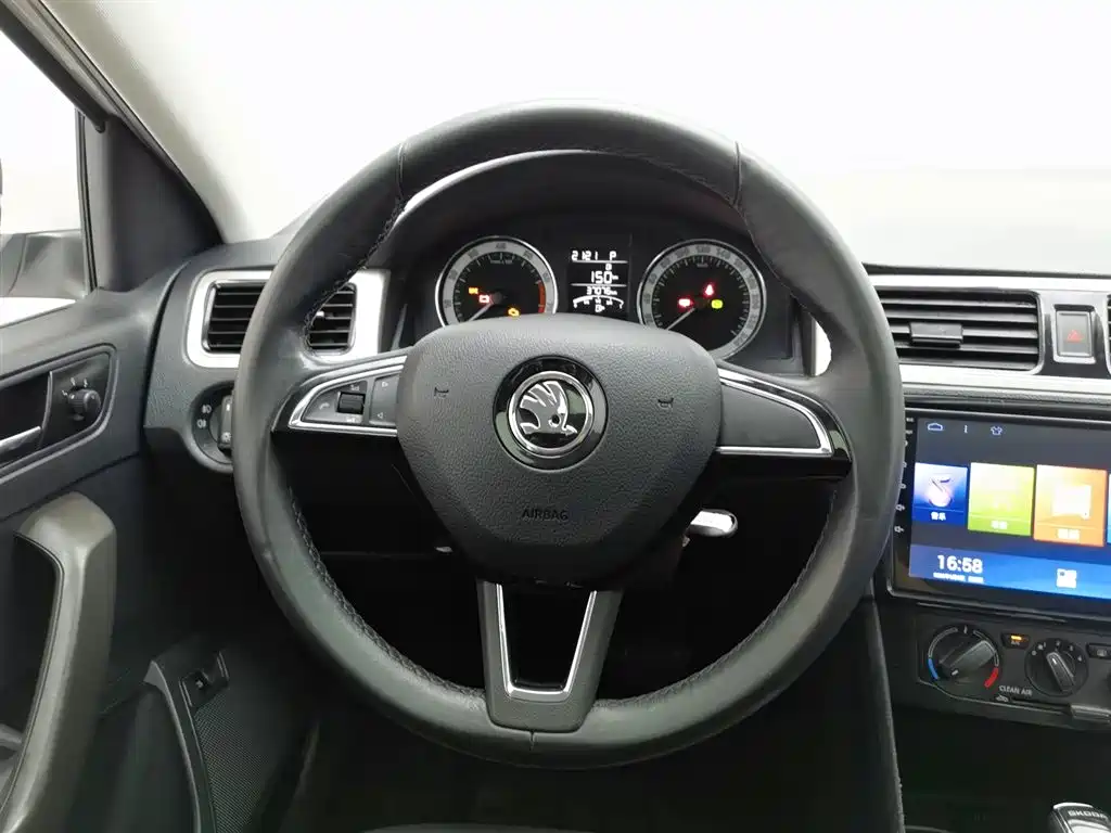 Skoda Rapid 2019 — фото 11