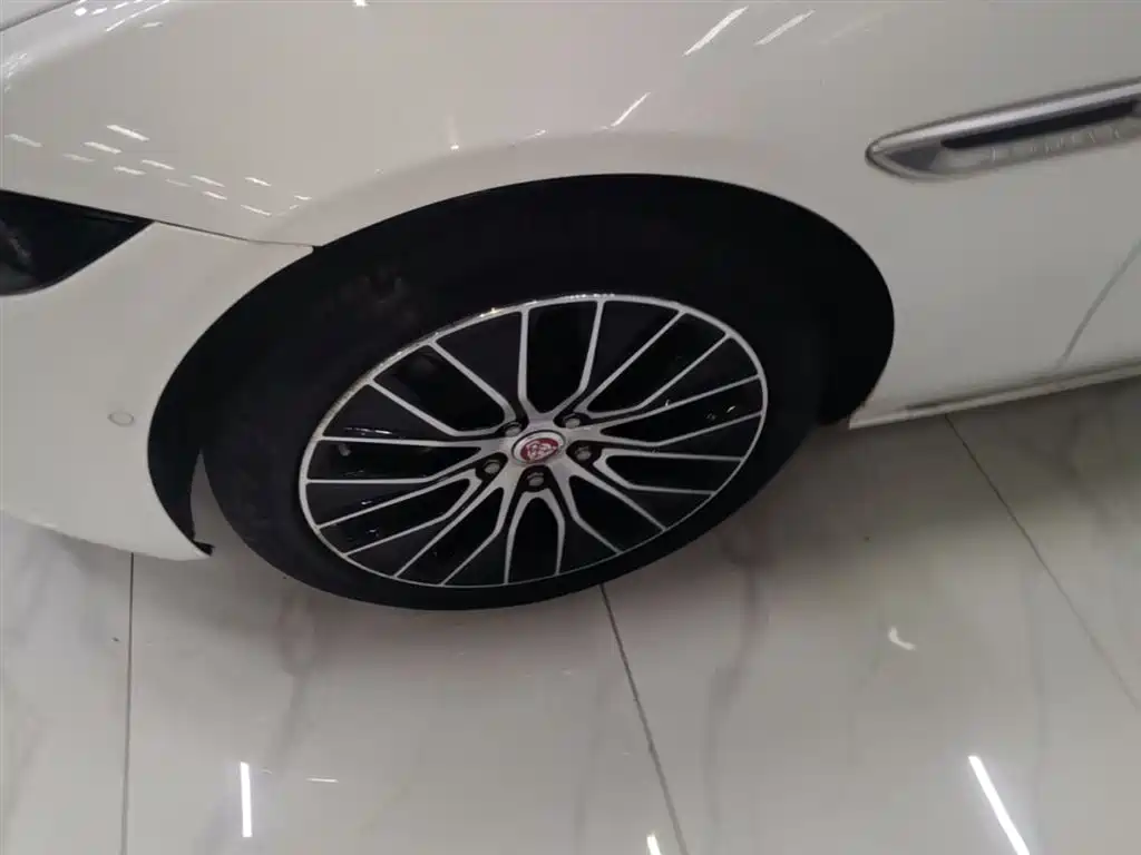 Jaguar XEL 2020 — фото 23