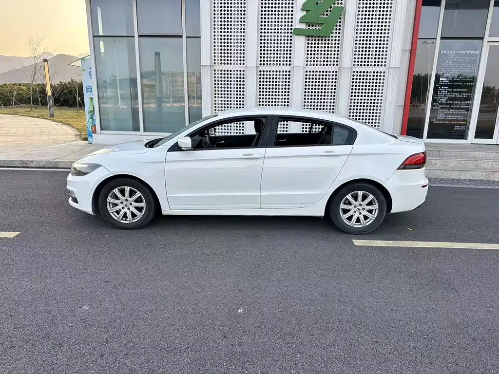 Qoros 3 2018