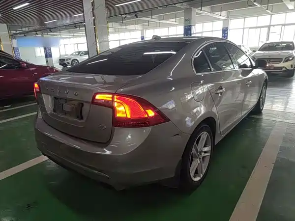 Volvo S60 2015