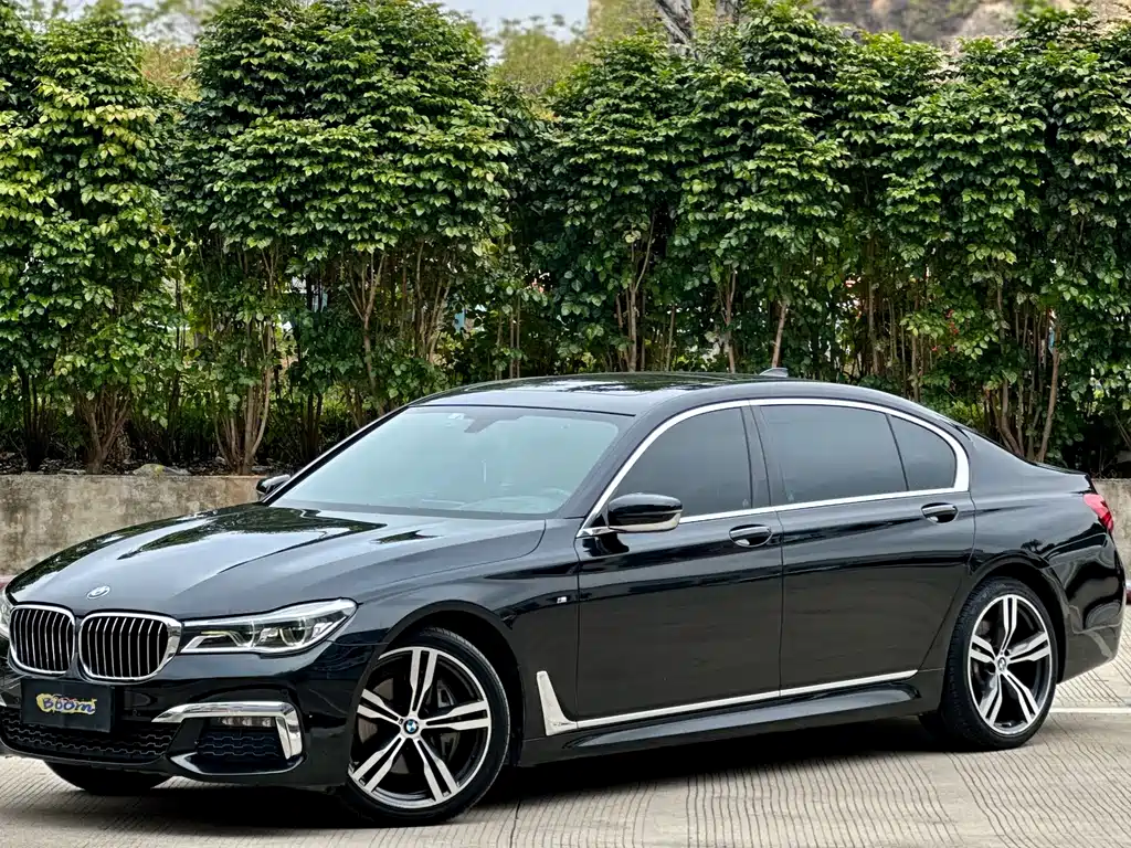 BMW 7 Series 2018 — фото 1