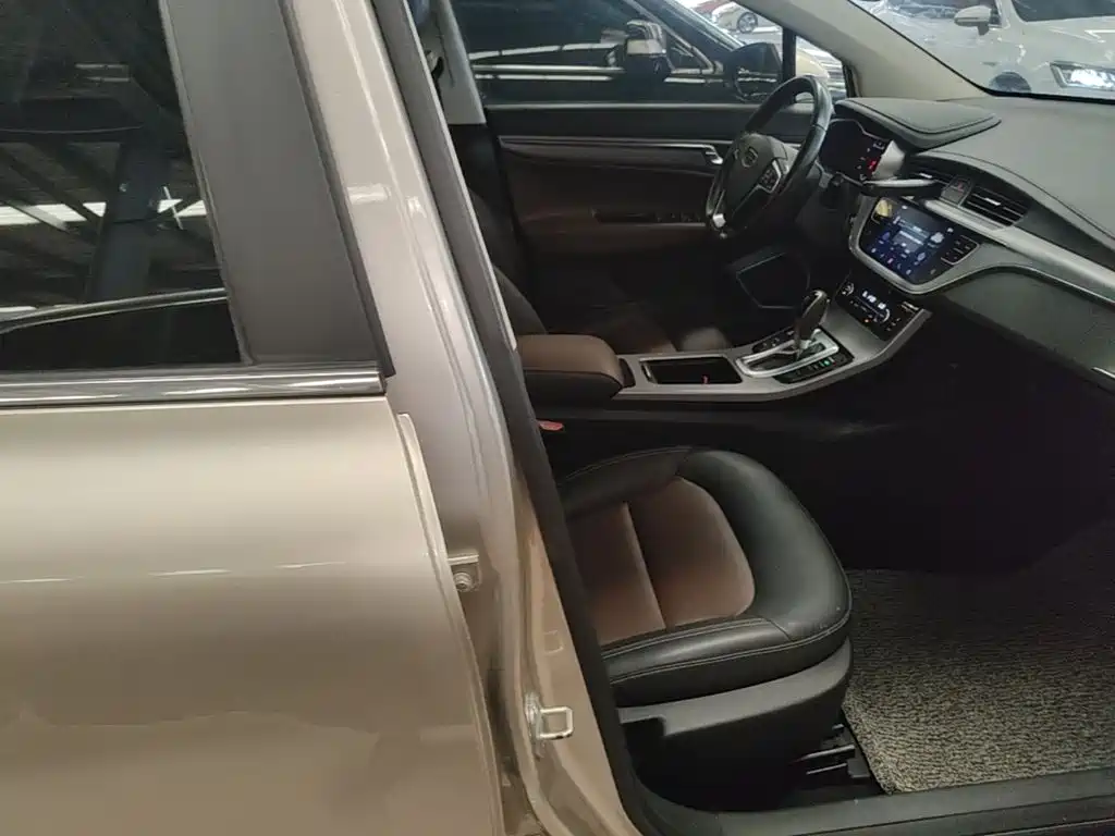 Geely Emgrand GS 2019 — фото 25