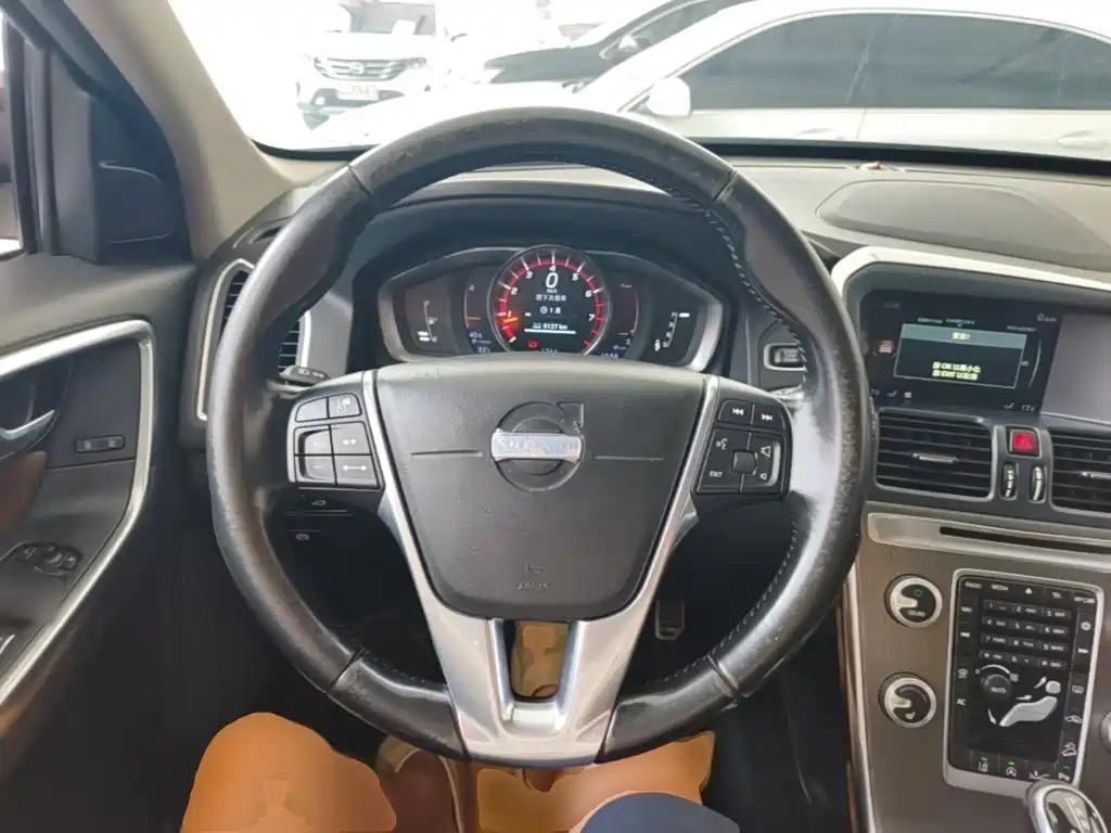 Volvo XC60 2015 — фото 11
