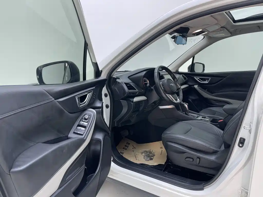 Subaru Forester 2023 — фото 20