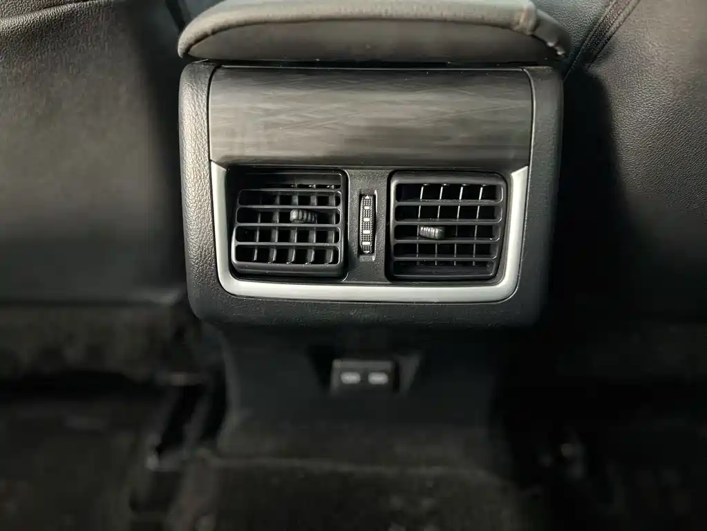Toyota Camry 2023 — фото 15