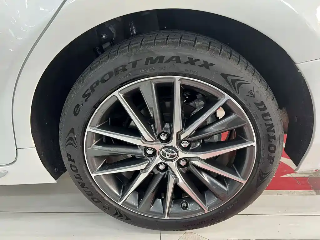 Toyota Camry 2023 — фото 18