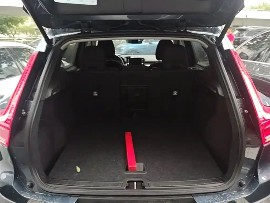 Volvo XC40 2021 — фото 19