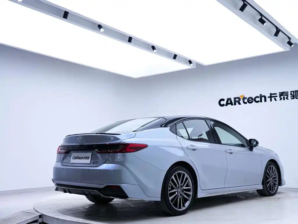 Toyota Camry 2024 — фото 10