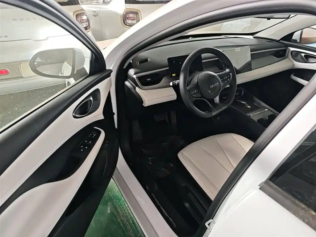 BYD Seal 05 DM-i 2026 — фото 16