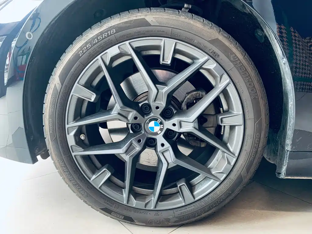 BMW 3 Series 2025 — фото 13