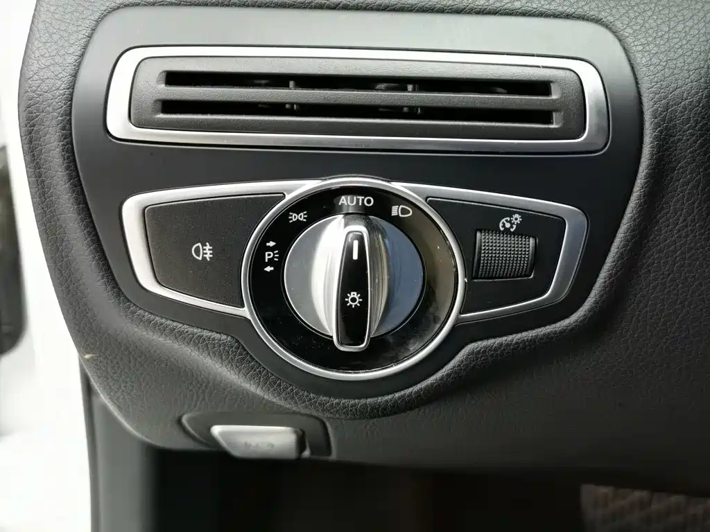Mercedes-Benz C-Class 2017 — фото 21